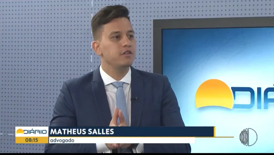 Matheus Salles durante nova entrevista em estúdio